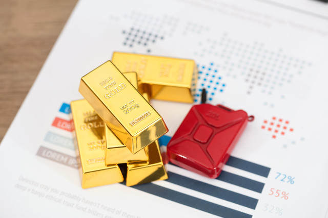 期货套期保值的核心原理是什么？