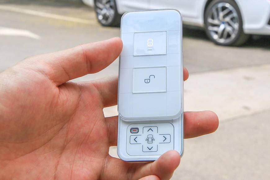 从“摸着石头过河”到“被摸着过河”：细数比亚迪引领行业走向的“首创”科技