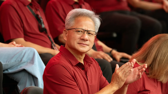 英伟达有个 “幸福的烦恼”：现金太多了