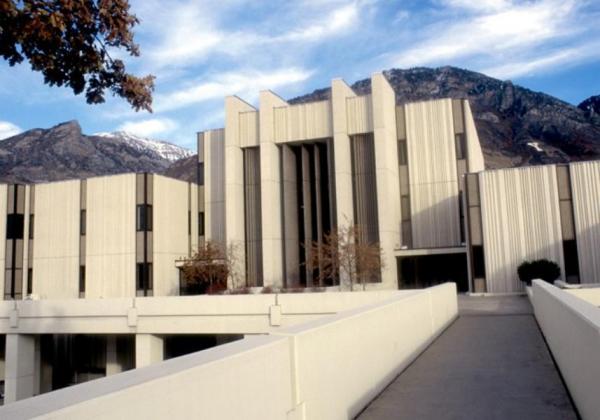 储蓄和理财哪个更适合长期规划？